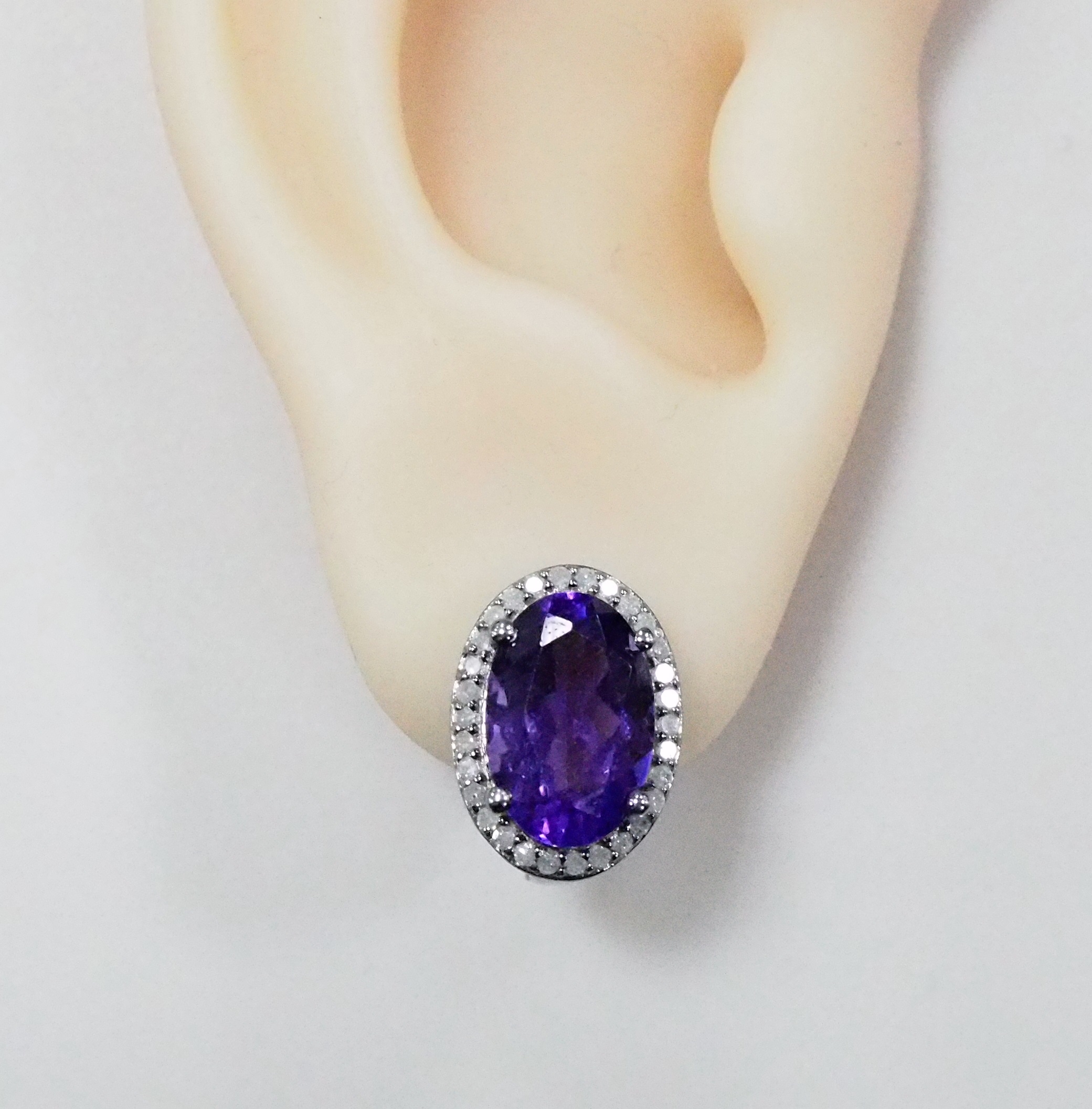 Серебряные серьги 925 пробы; родий черн.; вставки 60 Бр.Кр-17 2/4 0,4 ct; 2 Аметист;